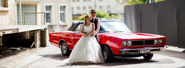 Dodge Coronet 500 Cabrio als Hochzeits"kutsche"